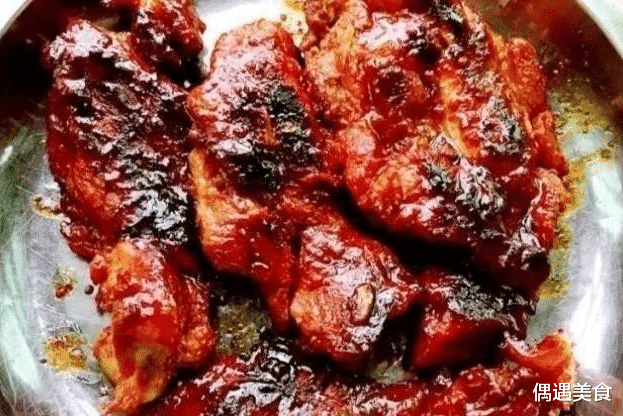 『烤肉』猪肉放入电饭锅，焖半个小时，出锅后比烤肉还香，老公孩子抢着吃