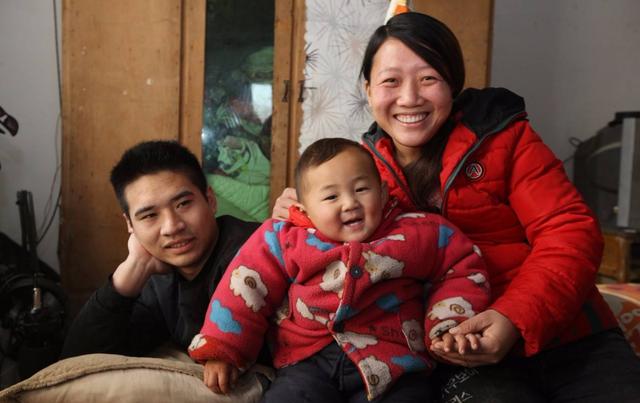 墨语笙歌|7年前，26岁女孩不顾家人反对执意嫁给瘫痪男人，如今生活咋样？