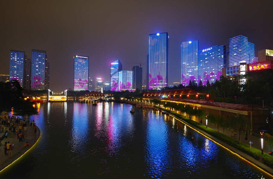 南海发布|靓爆！千灯湖巨幕正式亮灯！海量美图来了→