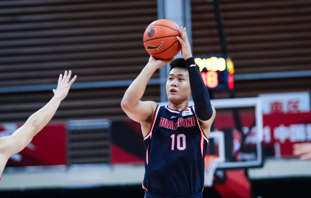 赵睿|驱逐+禁赛！赵睿47秒被罚下！裁判为什么敢这样吹？有图有真相......