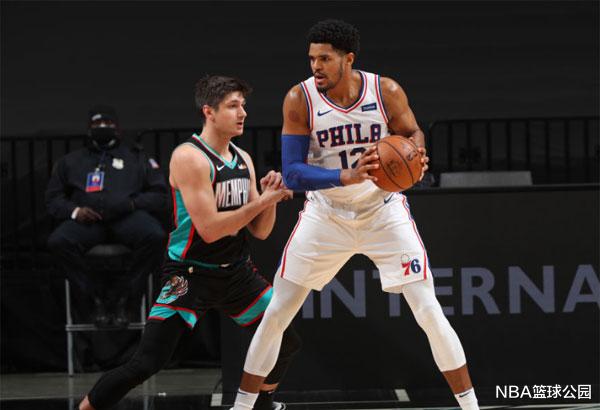 76人队|8+18+3！霍华德打疯还是输，76人带不动，这就是你期待的结局