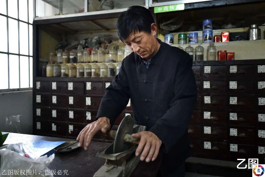 「套路贷」480元一克的“仙草”，山里村民用它烧菜吃，网友惊叹太奢侈