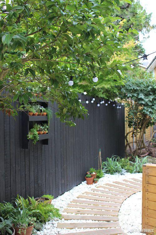 |如果我有院子,墙边也要走圈鹅卵石,不止是装饰,房子也跟着增值