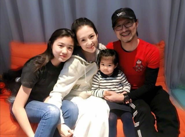 【向往的生活】汪峰大女儿合影总靠边，贾静雯大女儿却总站C位，家庭地位反差大
