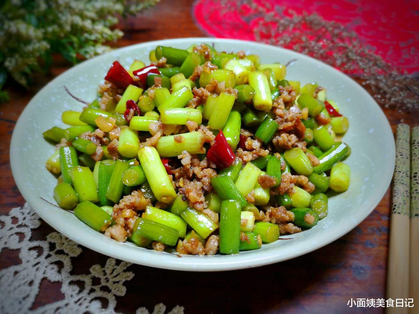食材：它是天然“洗肠草”，清肠又杀菌，一周吃一次，给身体来个大扫除