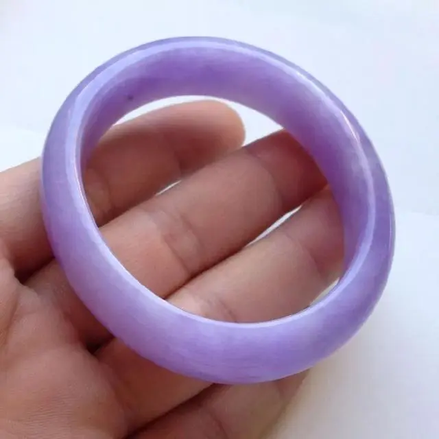 [翡翠]惊奇！小伙硬着头皮买了一块满身裂纹的赌石，一刀下切，价值暴涨！