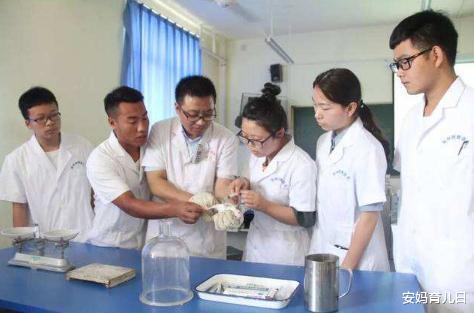 高校|医学专业“趋于饱和”?这3个专业就业前景并不乐观,考生要注意