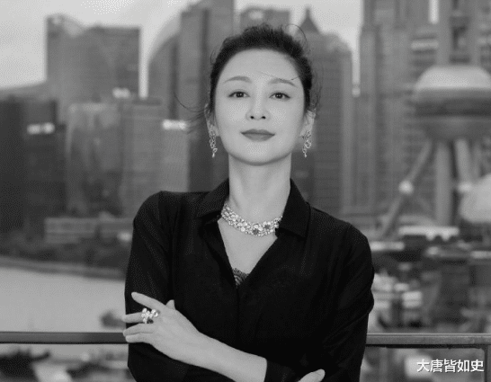 『春晚』她上了10次春晚，靠一首歌火遍大江南北，嫁入豪门被抛弃如今过得意外幸福