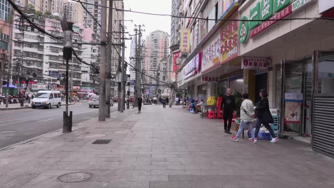 贵阳网|贵阳青云路夜市“退街入室”后，周边居民群众说……