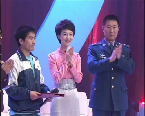 『山东省』12年前那个“千里背疯娘上大学”的男生，现在怎么样了？