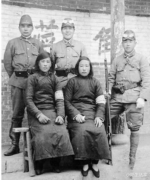 「老照片」老照片再现汉奸的丑陋嘴脸：图4被养父玷污的女汉奸，图5剃头游街的女汉奸