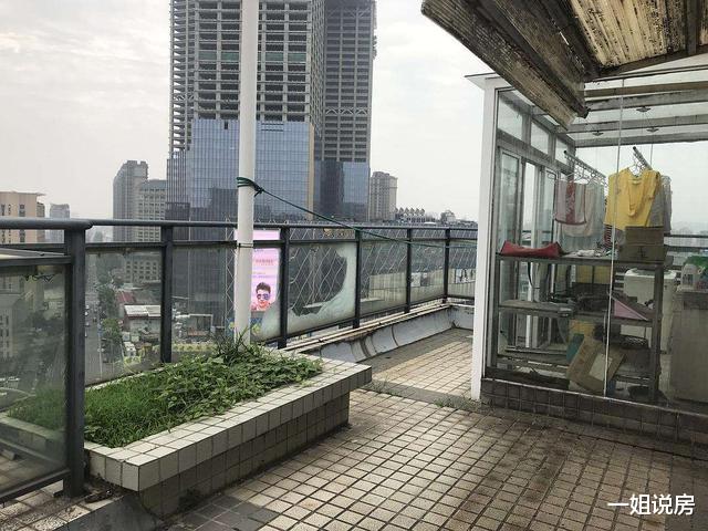 房产证上不加女方名字，生活花销用女方的钱，怎么想得那么美呢？