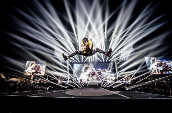 五条人|日本人气摇滚天团：ONEOKROCK，在线演唱会，吸引11万乐迷观看