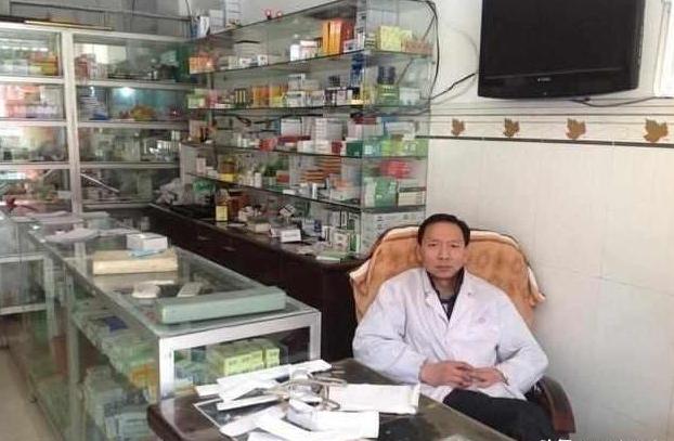 眼霜▲不管年龄多大：药店一“小软膏”每天坚持使用，淡化黑眼圈和细纹