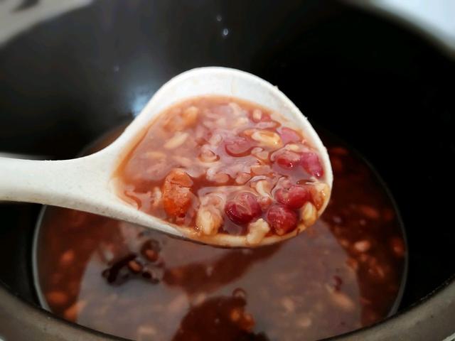 「红豆」天热,我家最爱喝这粥,健胃护脾易吸收,比小米粥还养人