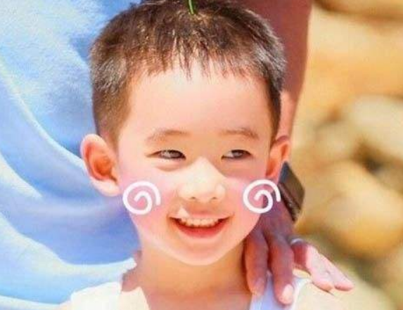 『馒头』美国有个牌子叫德芙，意大利有牌子叫费列罗，中国有个牌子叫……