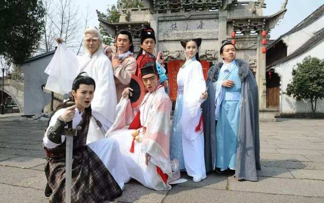 「奔跑吧兄弟」《跑男》最新泥潭大战引争议，跟之前差异太大，难怪收视一路下滑