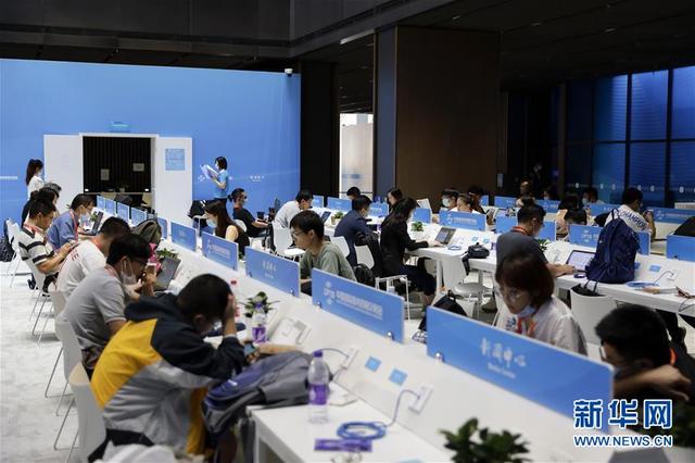 三星|媒体记者云集服贸会