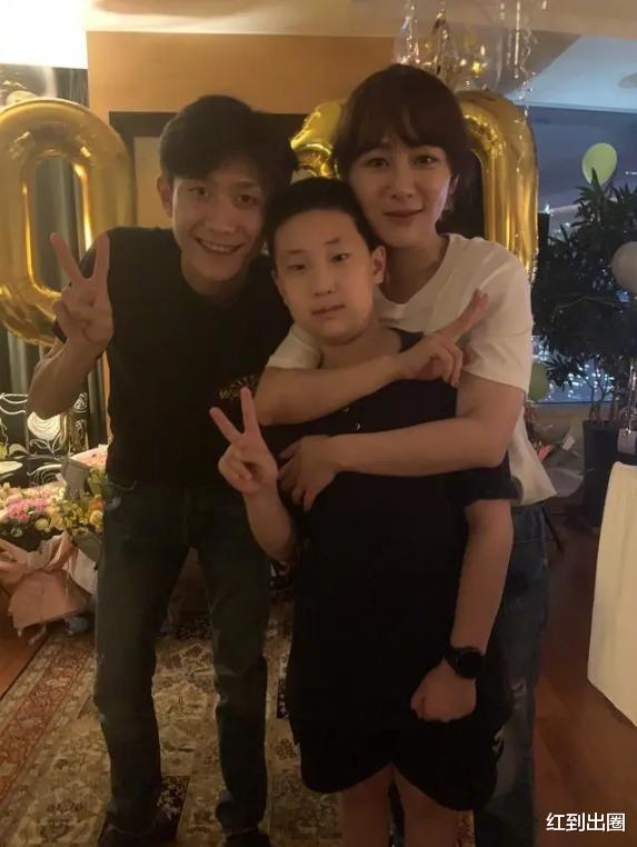 吴磊|张一山单身后首次与杨紫同框，这一手势暴露两人真正的关系