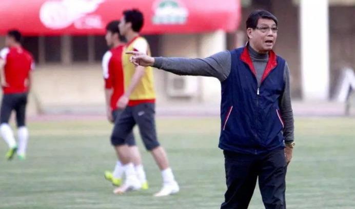 徐根宝@国足越踢越差原因揭晓！徐根宝爆出球员最大顽疾：里皮都解决不了