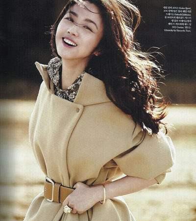 「杰森·斯坦森」汤唯6月1日晒出了自己女儿的近照，中韩混血又一个十足的美女胚子