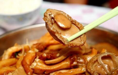 鲍鱼|头一回吃鲍鱼，服务员问我要几头的？我的回答被同事嘲笑大半年！