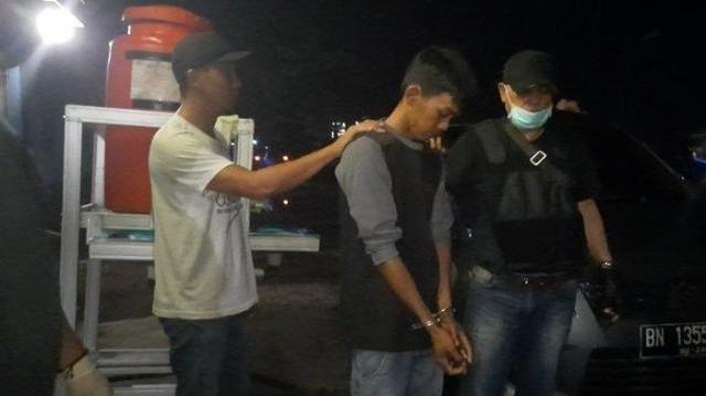 『案件通报』男子钓鱼时鱼竿碰到别人眼睛没道歉，结果被对方砍断腿无法走路