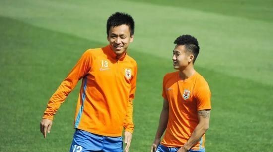 『山东鲁能』山东鲁能热身赛，李霄鹏缺少8大主力，或仍碾压对手！