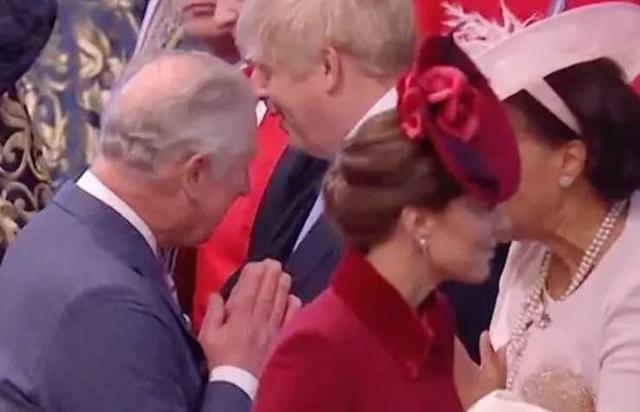 「穿衣搭配」54岁英国首相确诊！31岁未婚妻怀孕不久，曾多次模仿凯特穿衣打扮