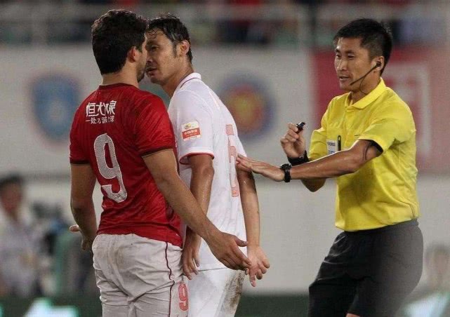 『汪强』35岁前国足队长成小学教练!月薪仅2千+没有5险1金,曾助鲁能夺双冠