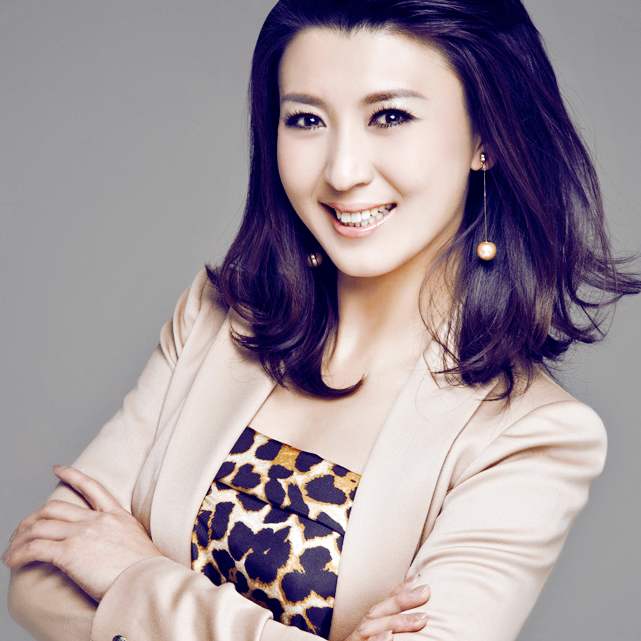 闫学晶|她是春晚常客,不顾反对嫁二婚富豪当后妈,今45岁坚持生二胎