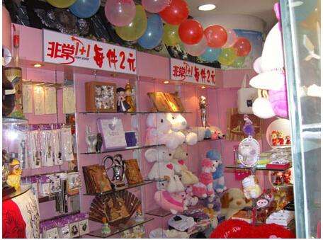 |曾经火爆一时的“两元店”，现在为啥少见了，老农：买过的都懂