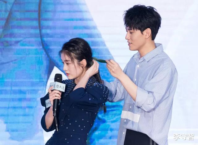 「张铭恩」徐璐张铭恩分手还夹杂胡冰卿，和杨紫秦俊杰张雪迎的故事如出一辙