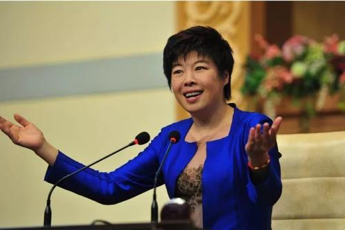 于丹|从国学大师到被轰下台，如今无人问津的于丹，到底做错了什么？