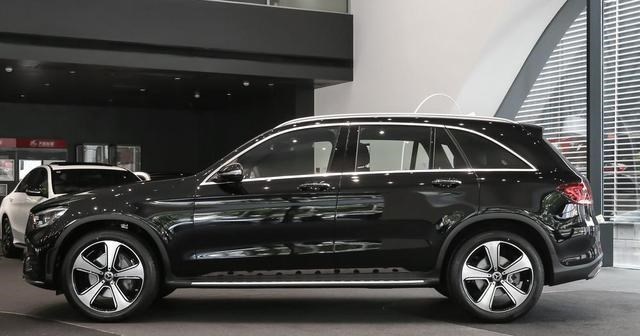 奔驰GLC|又一豪华车“封神”！7月卖出88562辆，奥迪、宝马都不是对手