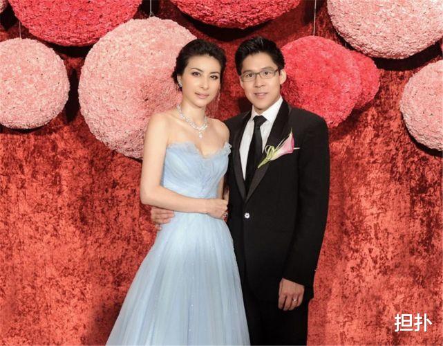 「霍英东」李嘉诚有多现实，霍英东刚去世了，霍家娶媳妇他呆了十分钟就走了