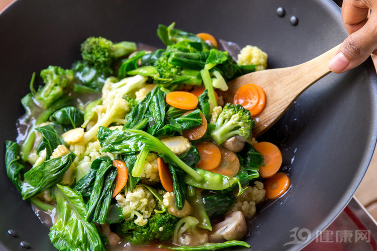 胃癌|爱吃肉的人，与爱吃素的人，哪一个更容易得癌？