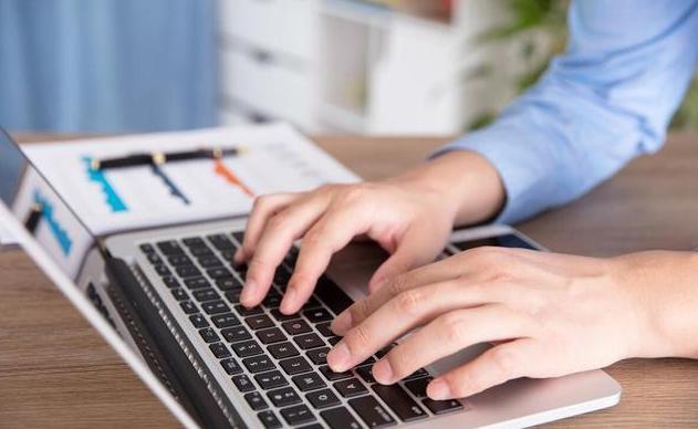 蓝盈莹|蓝盈莹为白冰23秒C位暖人心，结果真相大白后却遭人唾骂