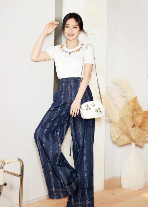 「秦岚」41岁秦岚新剧秒变民国名媛，旗袍造型惊艳众人，美艳又端庄