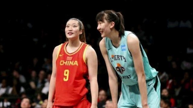 「中国女篮」中国女篮神塔霸气扣篮，亚洲第一中锋国人骄傲，战日本狂砍20+