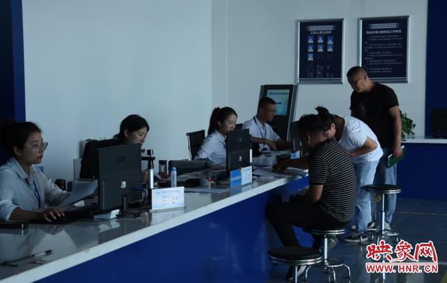 映象网|郑州进入“豫V”时代 车主为“胜利”牌特意买新车