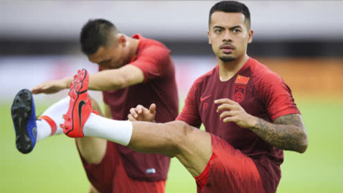 【国足】归化国脚惹争议：国足集训期间发文想放假，已被边缘化减压成李铁任务