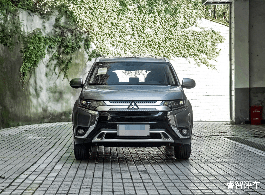 三菱欧蓝德|三菱欧蓝德:我太难了,硬派越野仅售13万9,车友:途观买早了