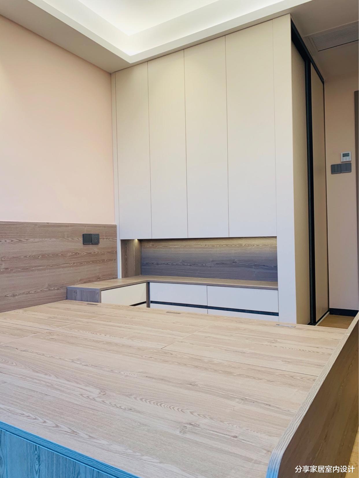 「」硬装结束，花了一天保洁做完真心漂亮，电视墙太实用了，很喜欢！