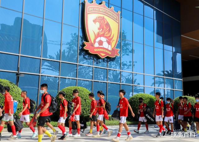 广州恒大|后浪来了！3名青训小将入选恒大一线队 最小只有15岁