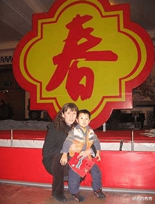 『赖亚文』女排五代元老赖亚文，与丈夫婚后不得不分居，儿子喊她叫阿姨