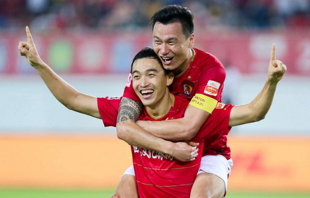 广州恒大：热身赛宣！归化前锋首度披上广州恒大队长袖标，有望郑智已成定局