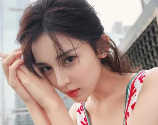 『新疆维吾尔自治区』把三位新疆美女最好看的五官合一起,看到成品,这颜值简直超越原主!