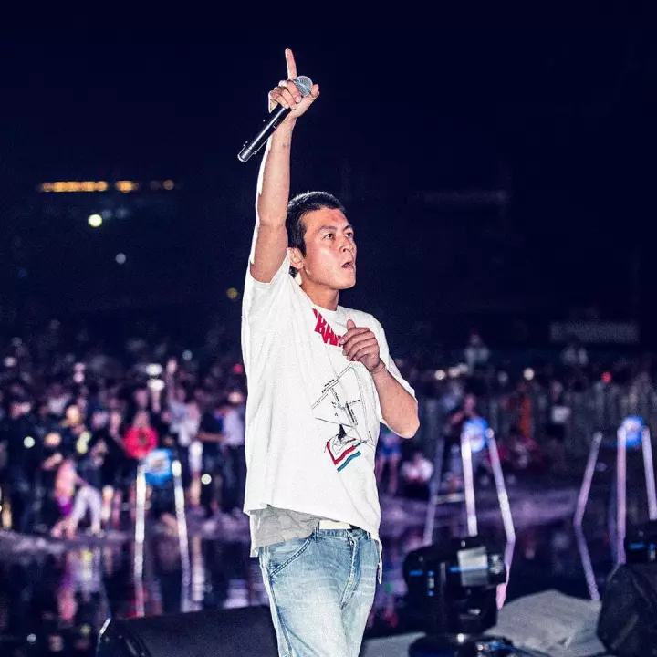 罗云熙|陈冠希恳求：十年了，我还可以唱歌拍电影吗？网友回复出奇一致
