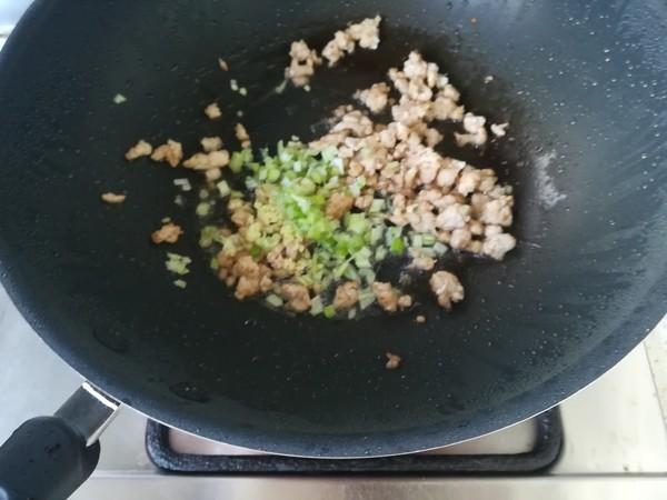 芋头|10月，它是“碱性食物之王”，常吃嘴巴不臭，头发乌黑，牙齿好